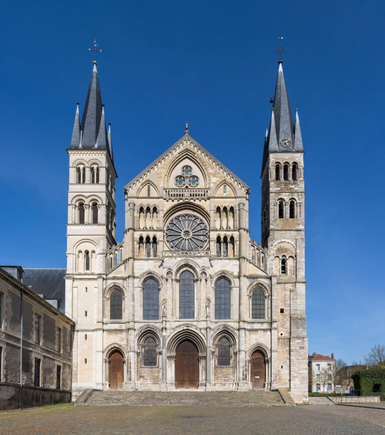 Visiter la basilique Saint-Remi de Reims : tombeau, vitraux et histoire Visiter la basilique Saint-Remi de Reims : tombeau, vitraux et histoire