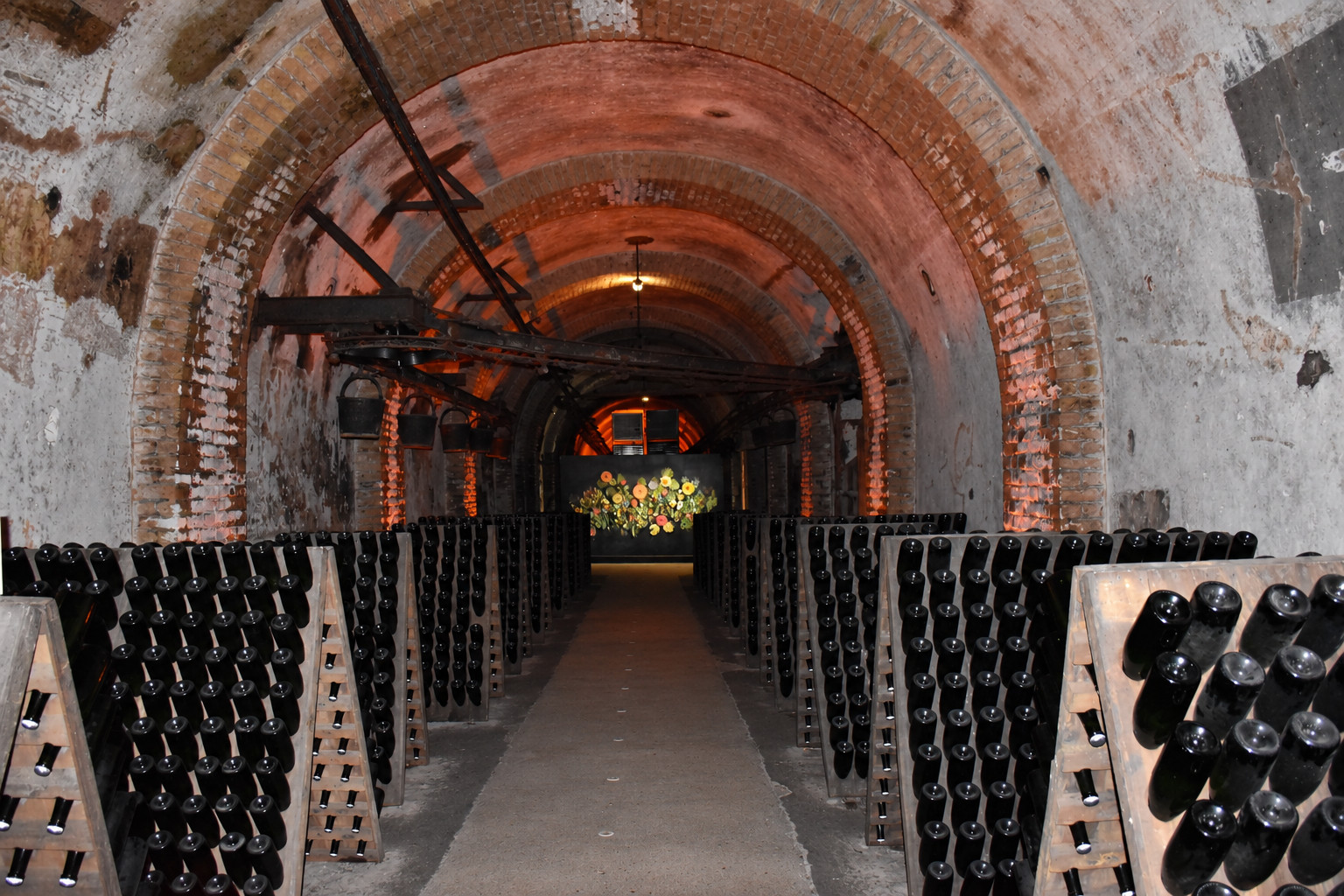 Bouteilles et voûtes dans les caves Pommery à Reims