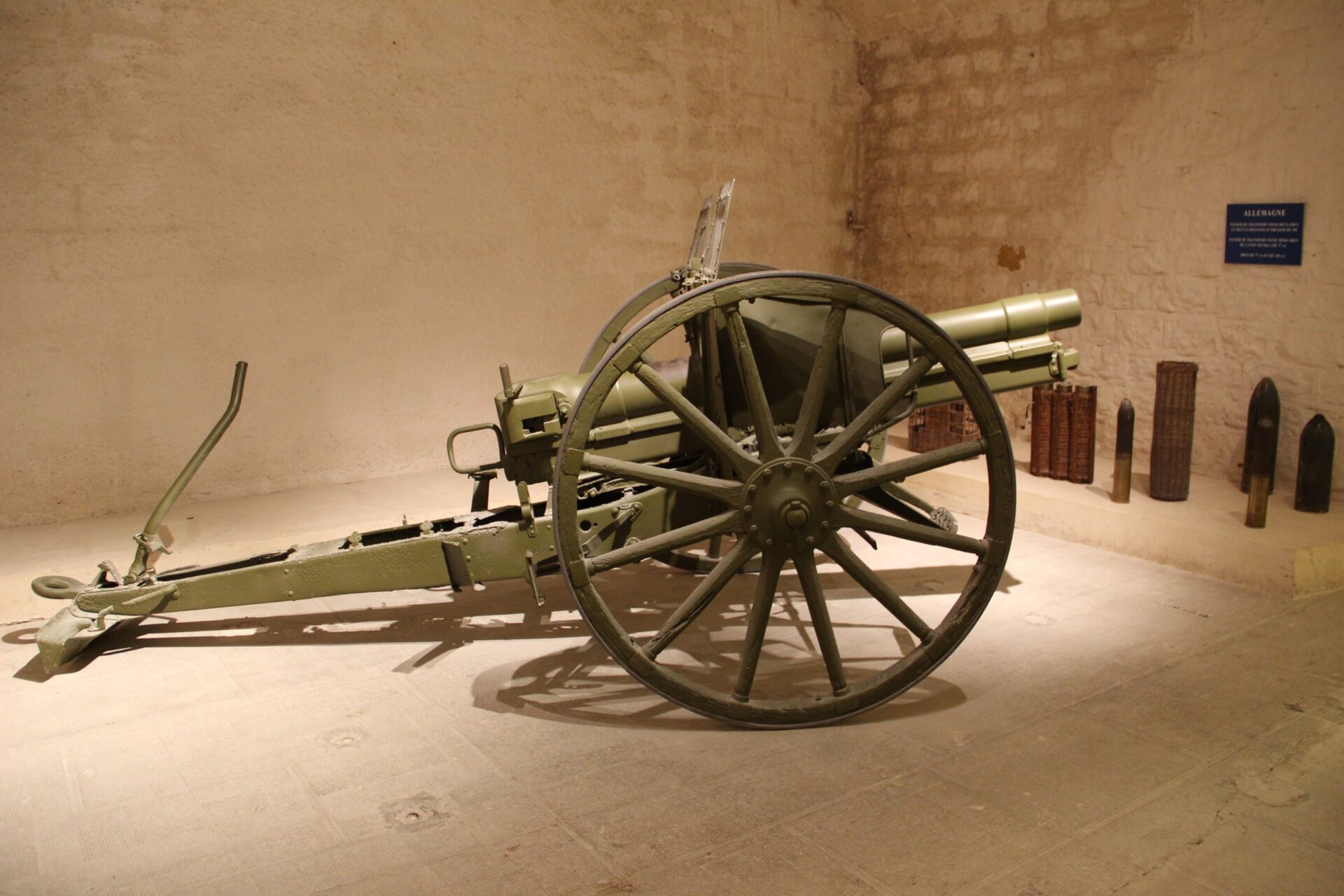 Une pièce d'artillerie de la Première Guerre mondiale exposée au musée du fort de la Pompelle
